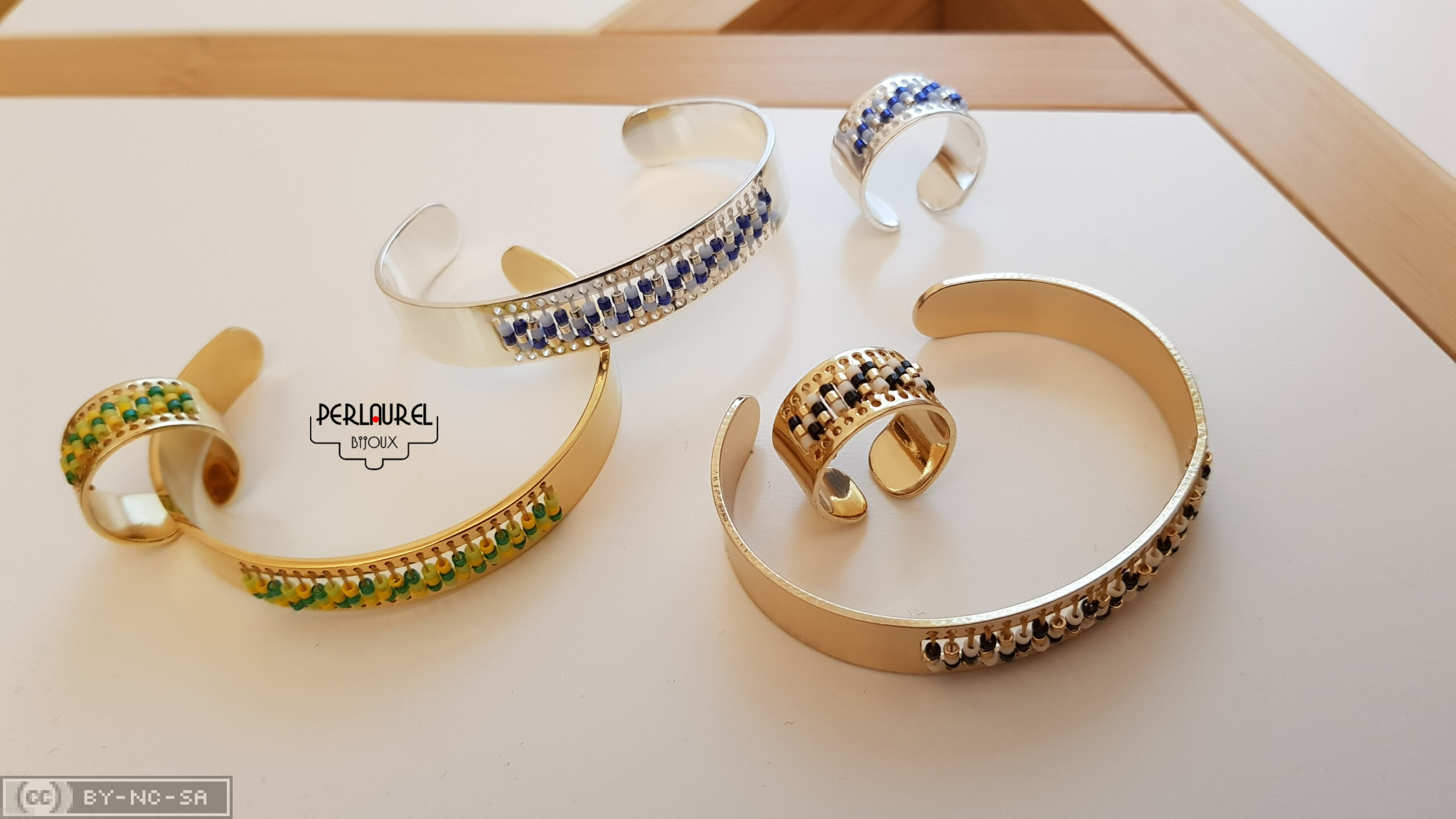 Bracelets tissage intégré