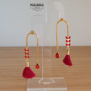 Boucles d'oreilles asymétriques rouges