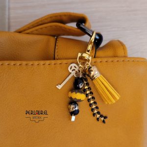Bijou de sac pompon jaune