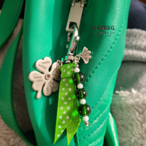 Bijou de sac trèfle ruban vert