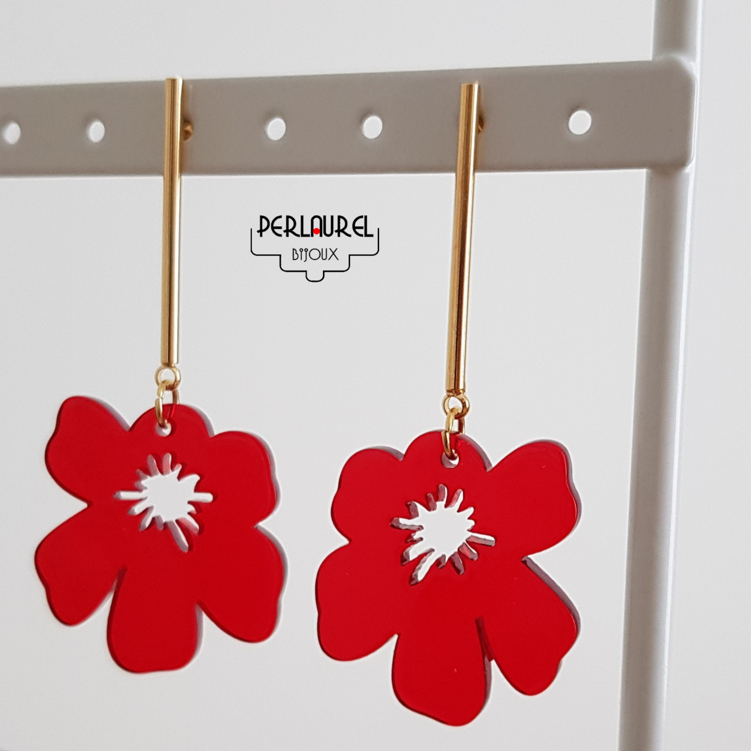 Boucles d'oreilles fleurs rouges acrylique